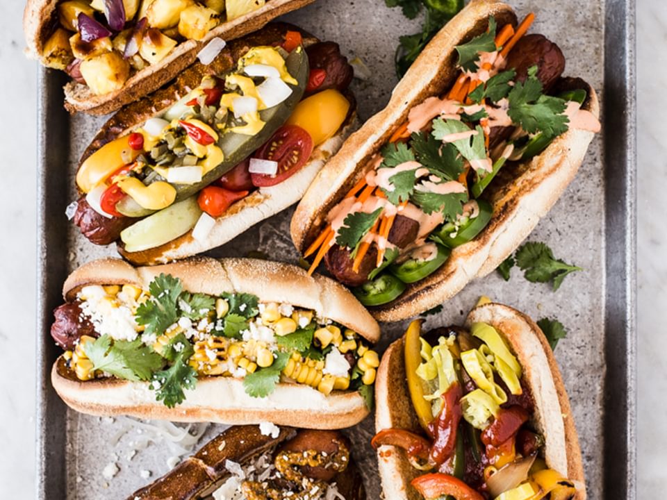 6 hot dogs with a variety of toppings