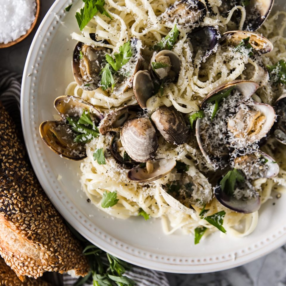 Steamed Clams With Linguini, cream and parsley