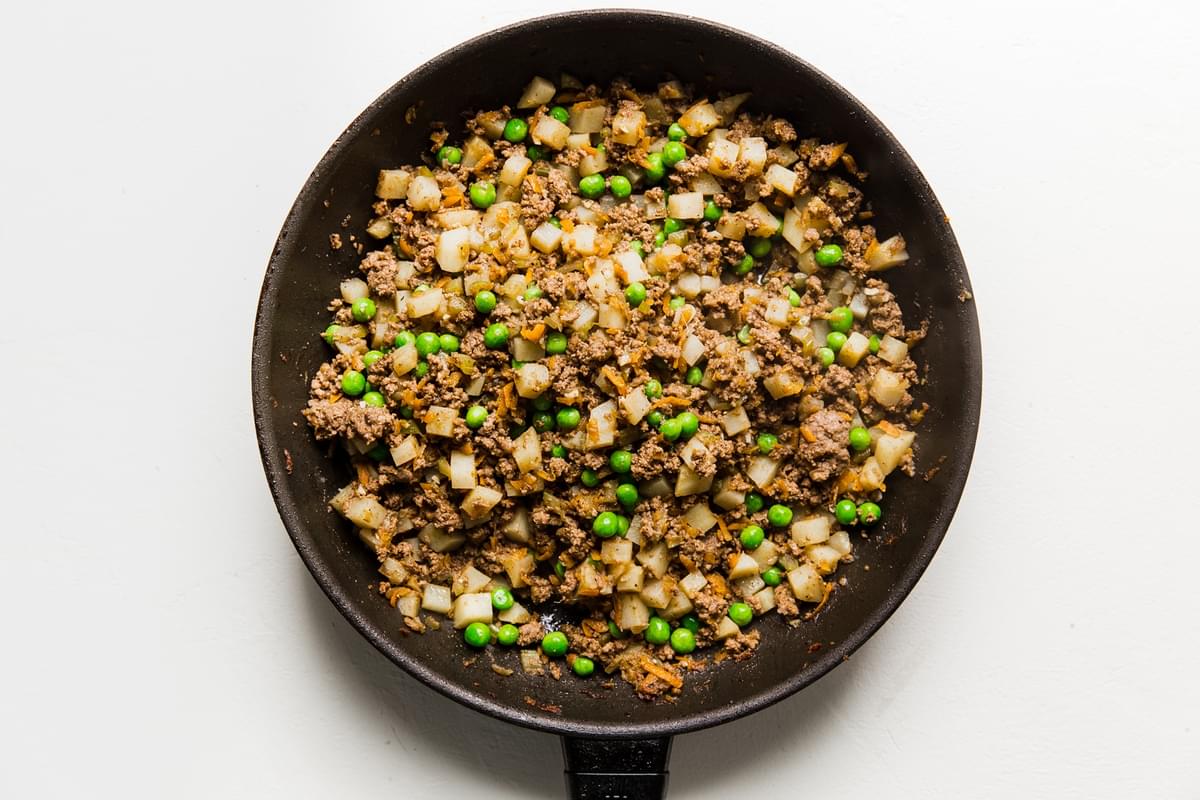 beef empanada filling with peas and spices