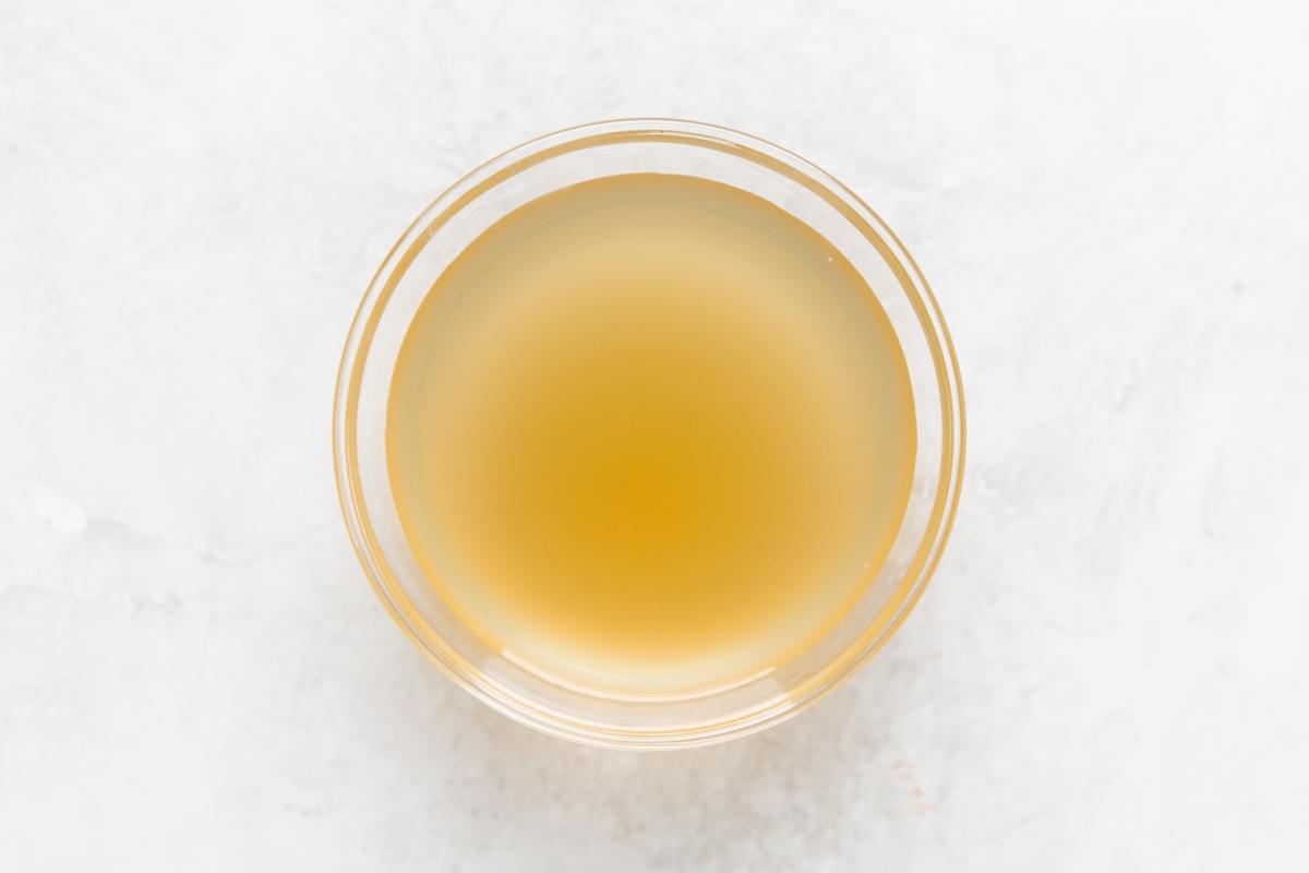 A glass bowl of apple cider vinegar
