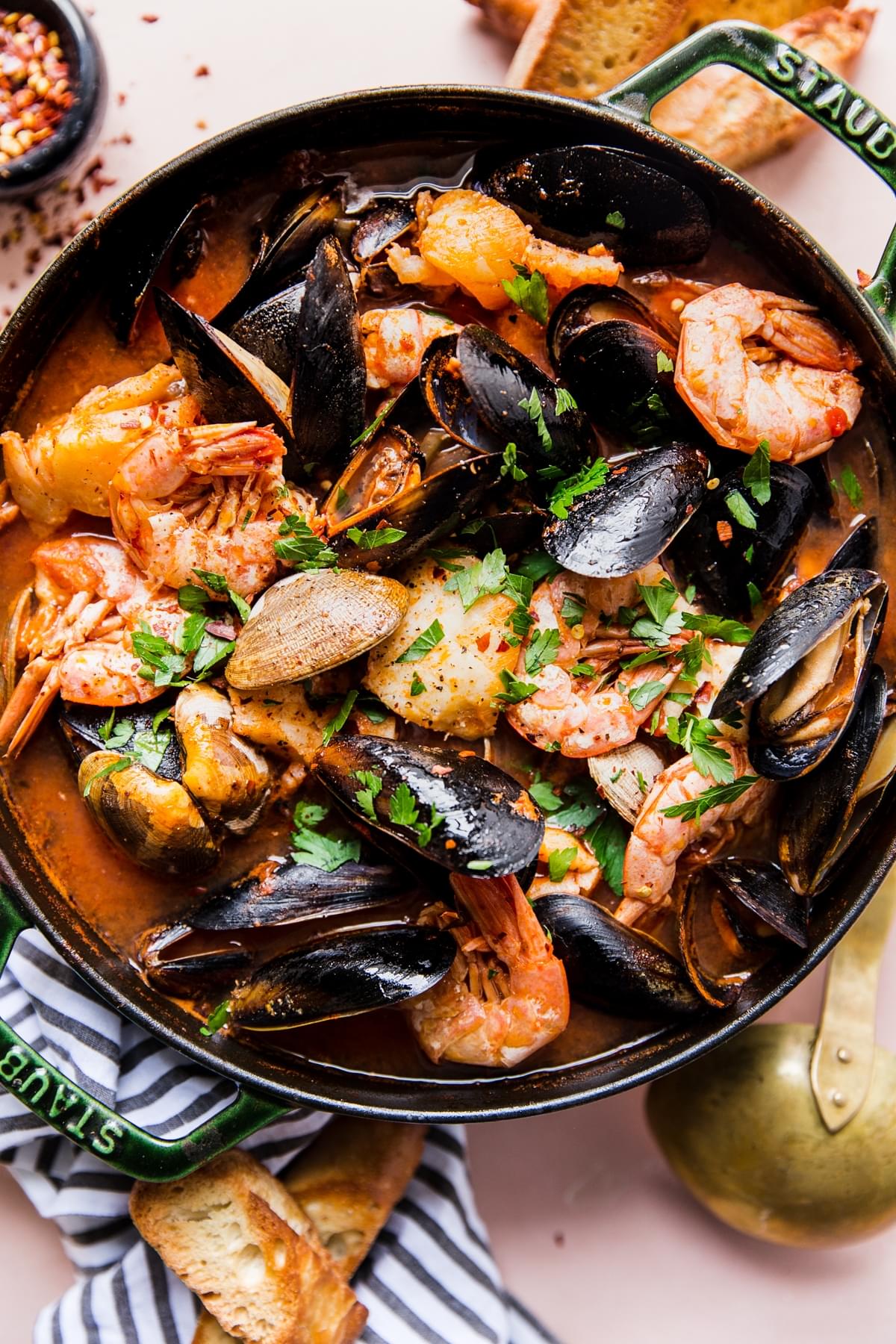 Copping with muscles, clams, shrimp, parsley in a pot