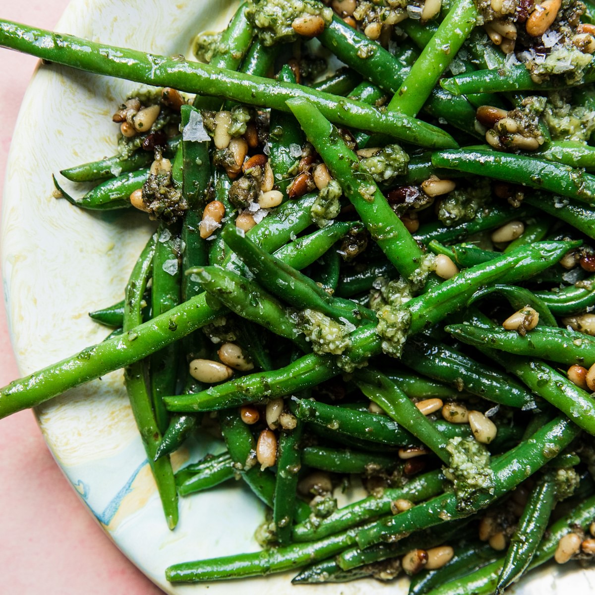 green beans with pesto and pine nuts