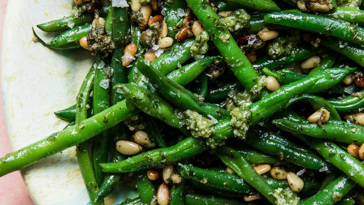 green beans with pesto and pine nuts