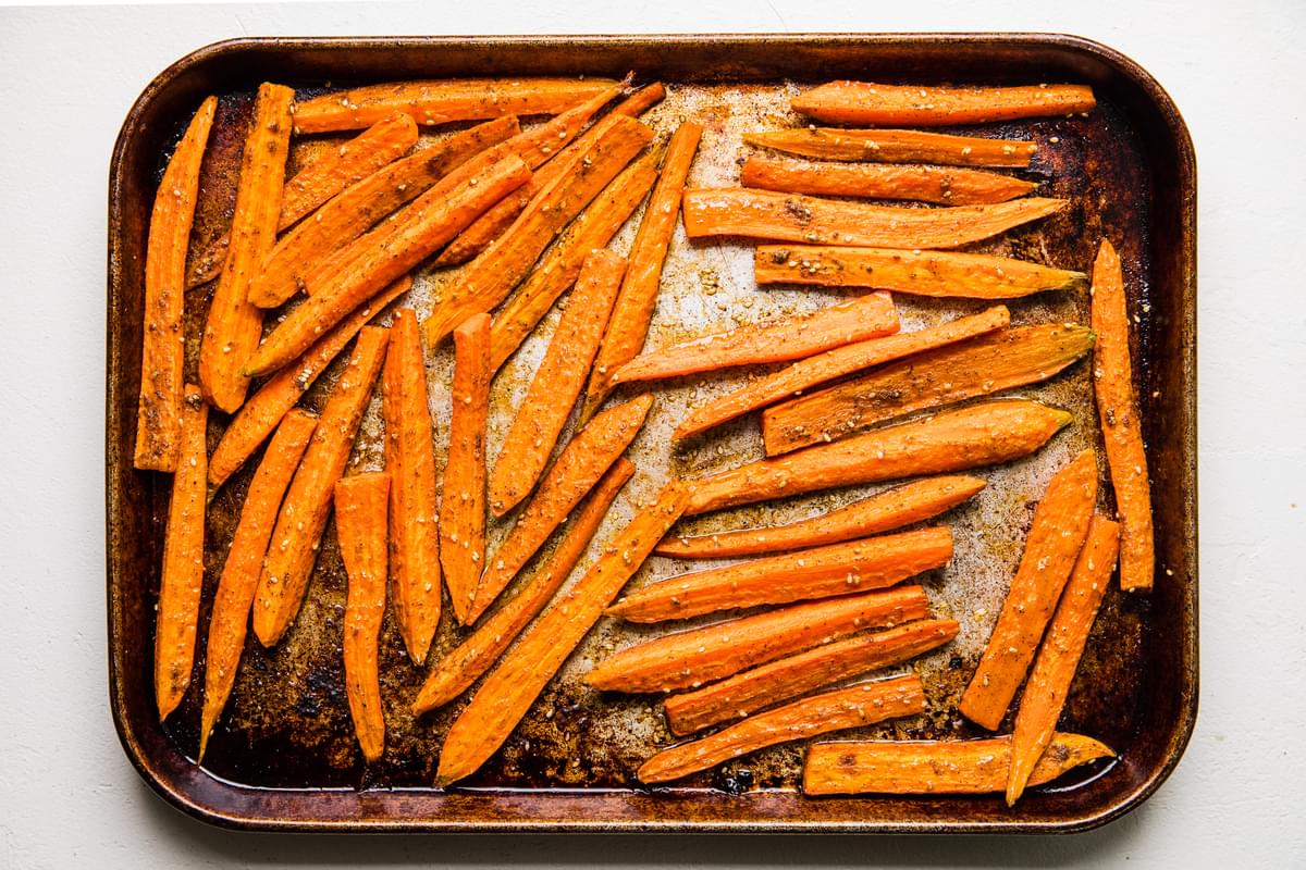 roasted carrots seasoned with salt, olive oil and za’atar on a baking sheet