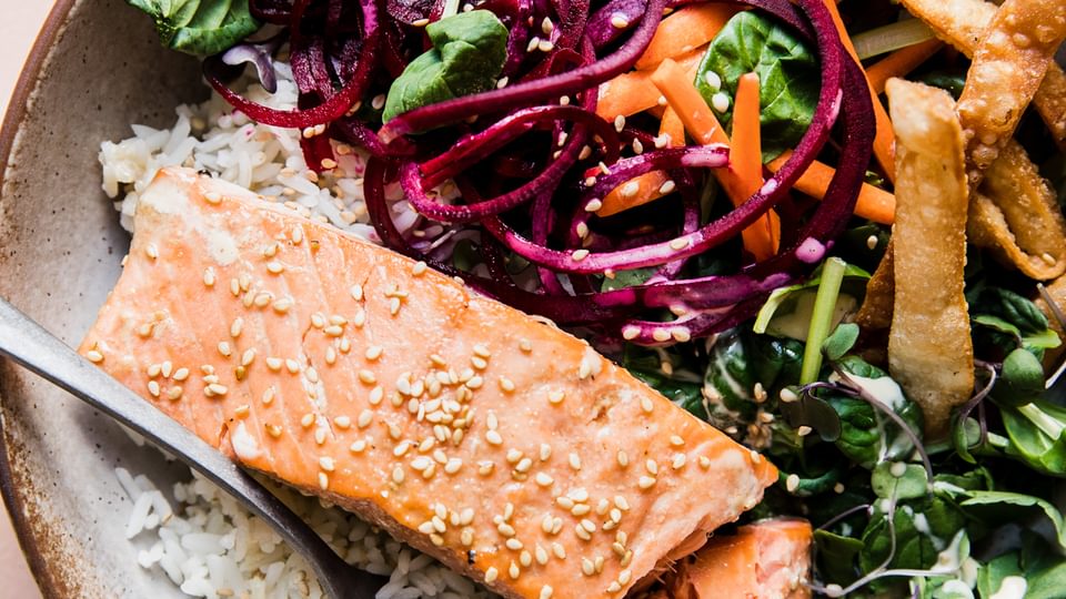 Salmon rice bowl with beets, carrots, sesame and ponzu