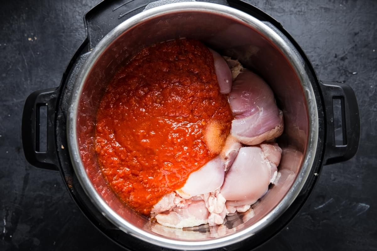 chicken thighs and marinara in an instant pot
