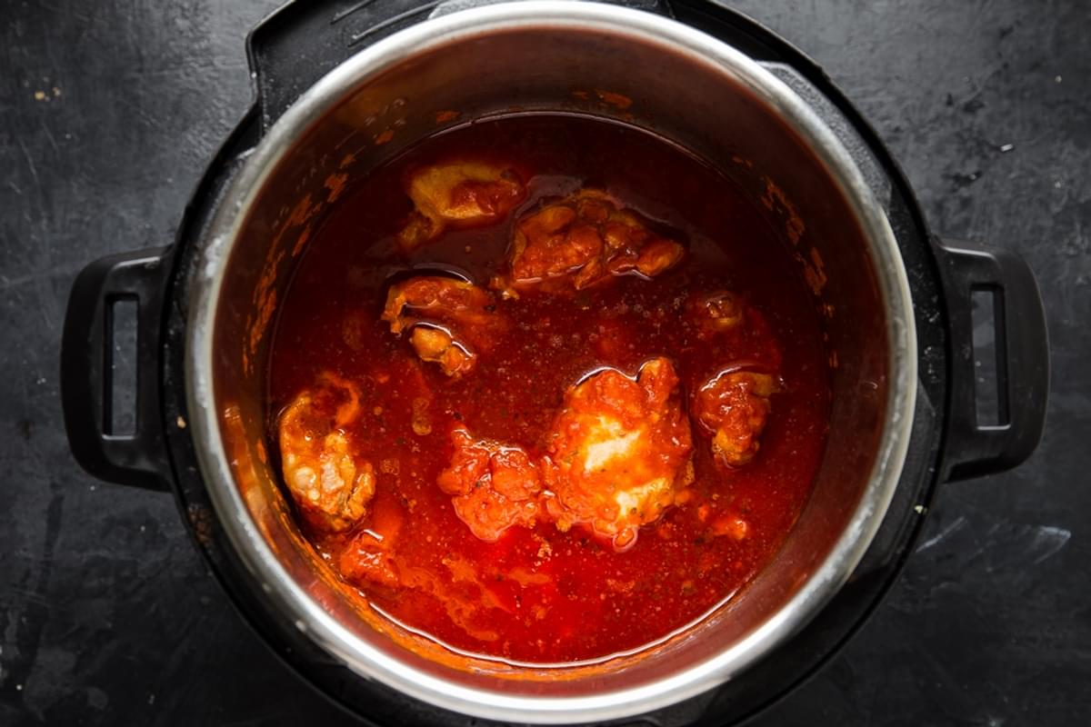 boneless skinless chicken thighs in an instant pot with marinara