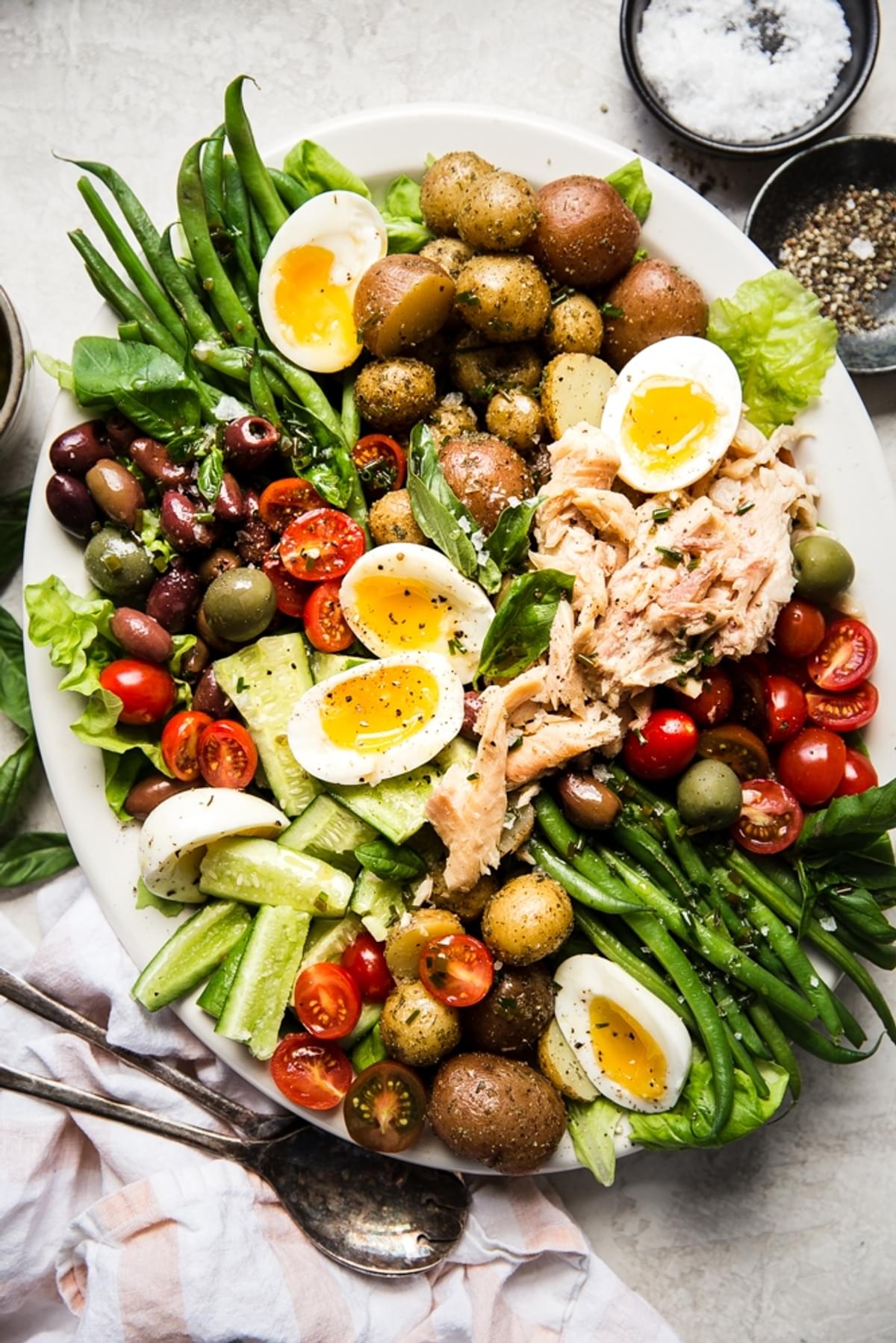 Easy Salad Niçoise with potatoes, cucumber, olives, green beans and smoked trout.