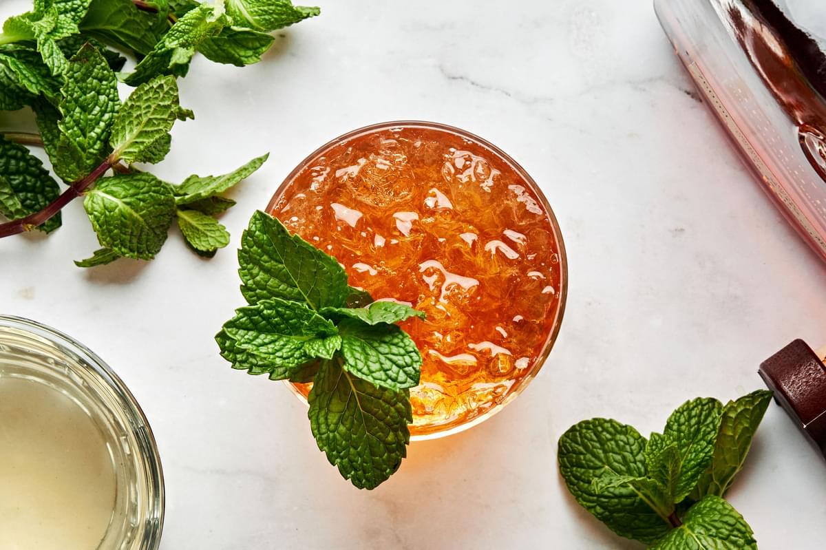 homemade julep in a glass made with fresh mint, bourbon and simple syrup served over crushed ice with fresh mint leaves