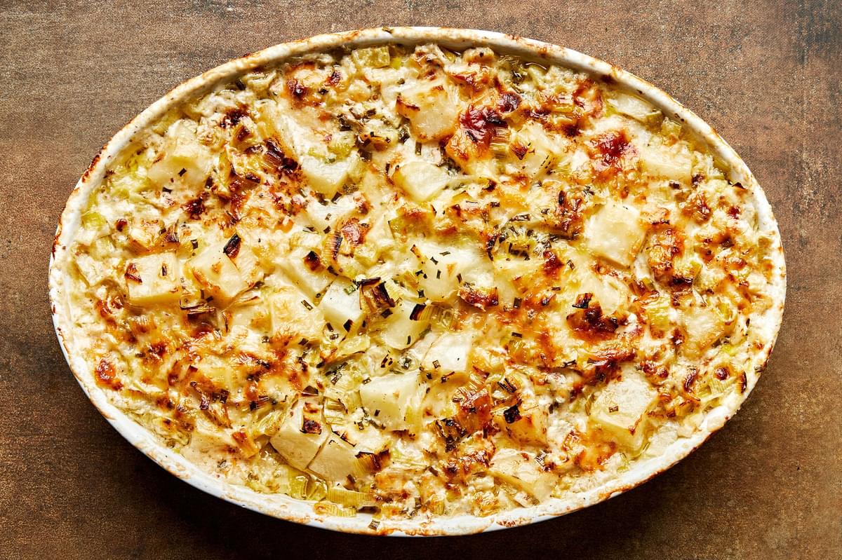 potato leek au gratin made with gruyère, parmesan, blue cheese, butter, cream, spices and ground mustard