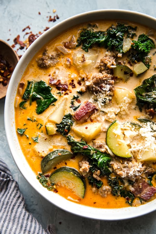 zuppa toscana soup with sausage, potatoes and kale