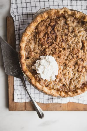 Caramel Pear Pie Oat Crumble