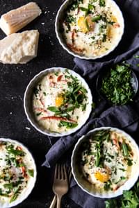4 ramekins with eggs baked in cream with red bell peppers and leeks