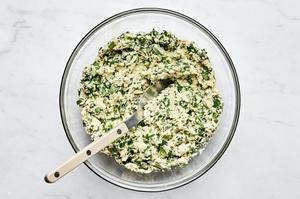 ricotta cheese, spinach, garlic powder, egg, parsley, salt, and pepper combined in a glass bowl