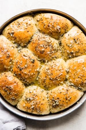 garlic and herb dinner rolls