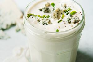 blue cheese dressing made with mayo, sour cream, Worcestershire, lemon juice, vinegar, chives, heavy cream, & blue cheese