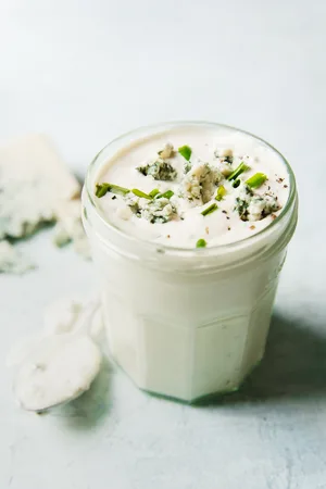blue cheese dressing made with mayo, sour cream, Worcestershire, lemon juice, vinegar, chives, heavy cream, & blue cheese