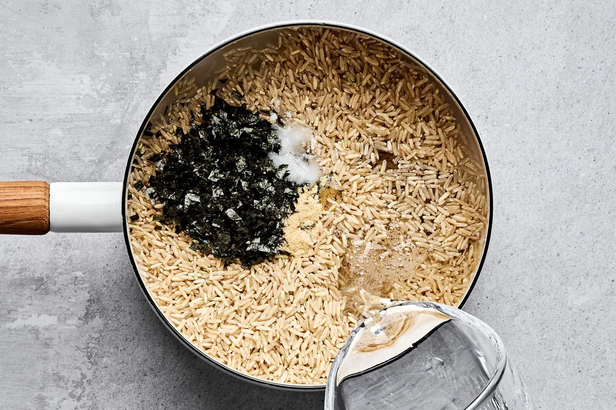 brown rice, vinegar, salt, garlic powder, minced nori and water in a pan to make seasoned sushi rice