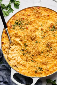 Cozy and classic baked macaroni and cheese topped with golden, crispy breadcrumbs, baked until bubbly and perfectly browned.