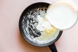 making a cream based pasta sauce