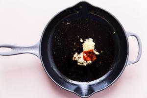 chicken starry sauce in a skillet garlic, soy sauce, chili oil