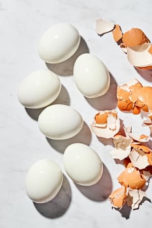 6 hard boiled eggs being peeled