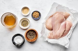 chicken breast, broth, Italian seasoning, garlic powder, brown sugar, salt, and pepper prepped to make instant pot chicken