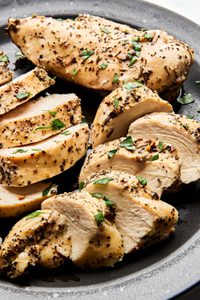 instant pot chicken breast seasoned with Italian seasoning, garlic powder, brown sugar, salt, and pepper sliced on a plate