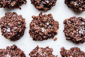 peanut butter and chocolatey no-bake cookies topped with flaky sea salt and raw sugar on the counter