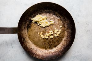 Toasted sesame oil, cloves garlic, minced and grated ginger in a pan