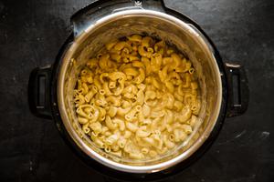 Instant pot mac and cheese with cheddar cheese, parmesan cheese and heavy cream