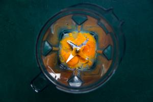 egg yolks and lemon juice in the base of a blender
