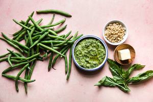 fresh green beans, pesto, butter, basil and pine nuts
