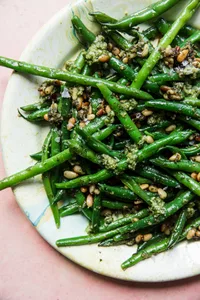 green beans with pesto and pine nuts