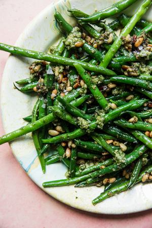 green beans with pesto and pine nuts