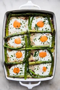 Potato Rösti with Eggs and Asparagus in a casserole dish