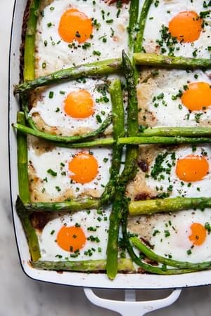 homemade potato rösti with eggs and asparagus in a baking dish