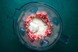 homemade smoothie bowl ingredients in a blender