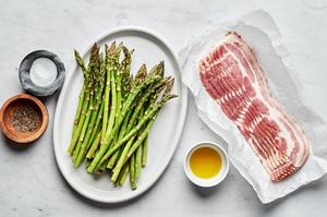 bacon, asparagus, olive oil, salt and pepper in prep bowls to make bacon wrapped asparagus