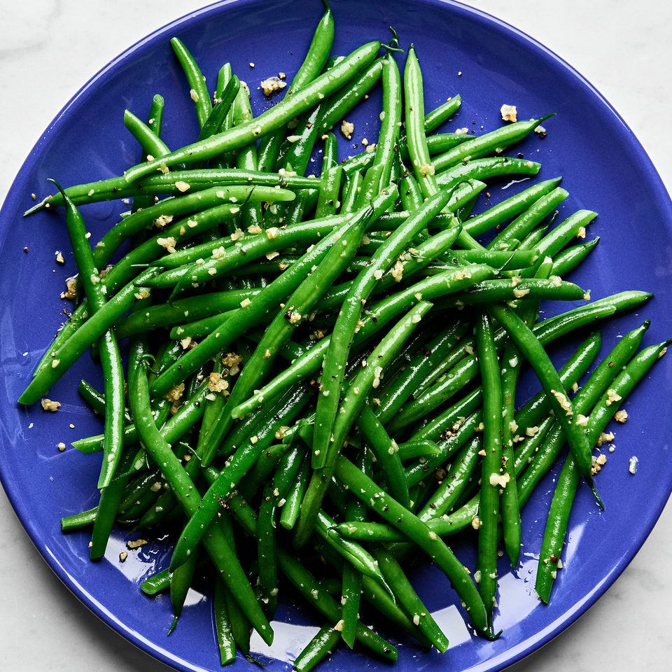 a plate of garlic green beans made with olive oil, garlic, salt and pepper