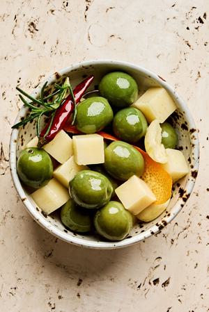 green olives and cubed Gruyère marinated in garlic, orange, rosemary, peppercorn, dried chili and olive oil