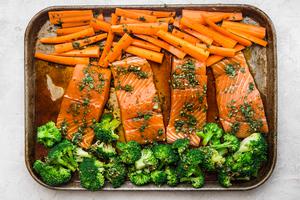 Baking sheet with carrots, salmon and broccoli with a teriyaki sauce