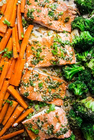 Baking sheet with carrots, salmon and broccoli with a teriyaki sauce