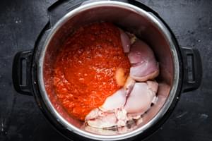 chicken thighs and marinara in an instant pot
