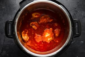 boneless skinless chicken thighs in an instant pot with marinara