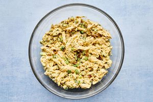 celery, scallions, golden raisins, greek yogurt, lemon juice, honey, spices and chicken in a large bowl