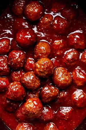 fig jam meatballs made with fig jam, chili sauce and orange juice