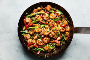Garlic Shrimp Stir Fry in a skillet