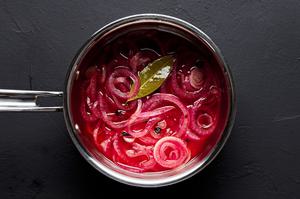 boiled onion, vinegar, sugar, pepper flakes, allspice, bay leaf, and cloves in a small saucepan