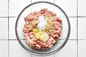 ground chicken, lemongrass, brown sugar, salt, garlic and ginger in a large bowl